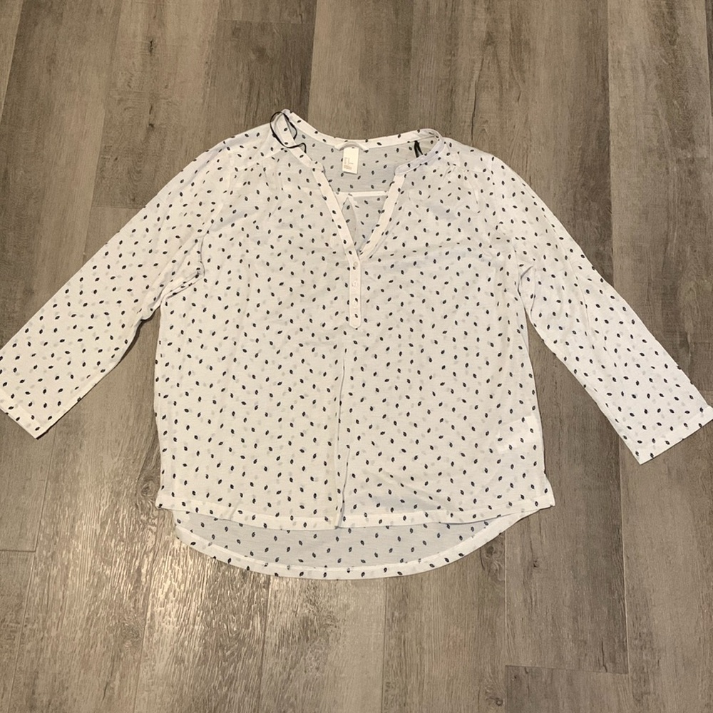 H&M top with tiny leaf print size medium
